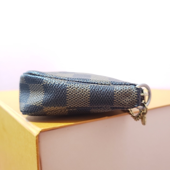 5️⃣5️⃣0️⃣Auth ltd e mini pochette Accessoires - Picture 8 of 15